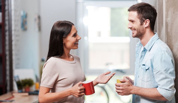 парень знакомится с девушкой