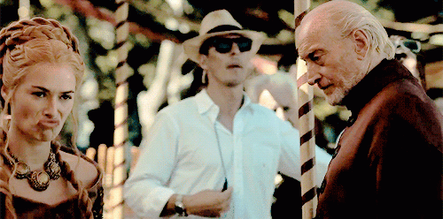 девушка разочарована и уходит